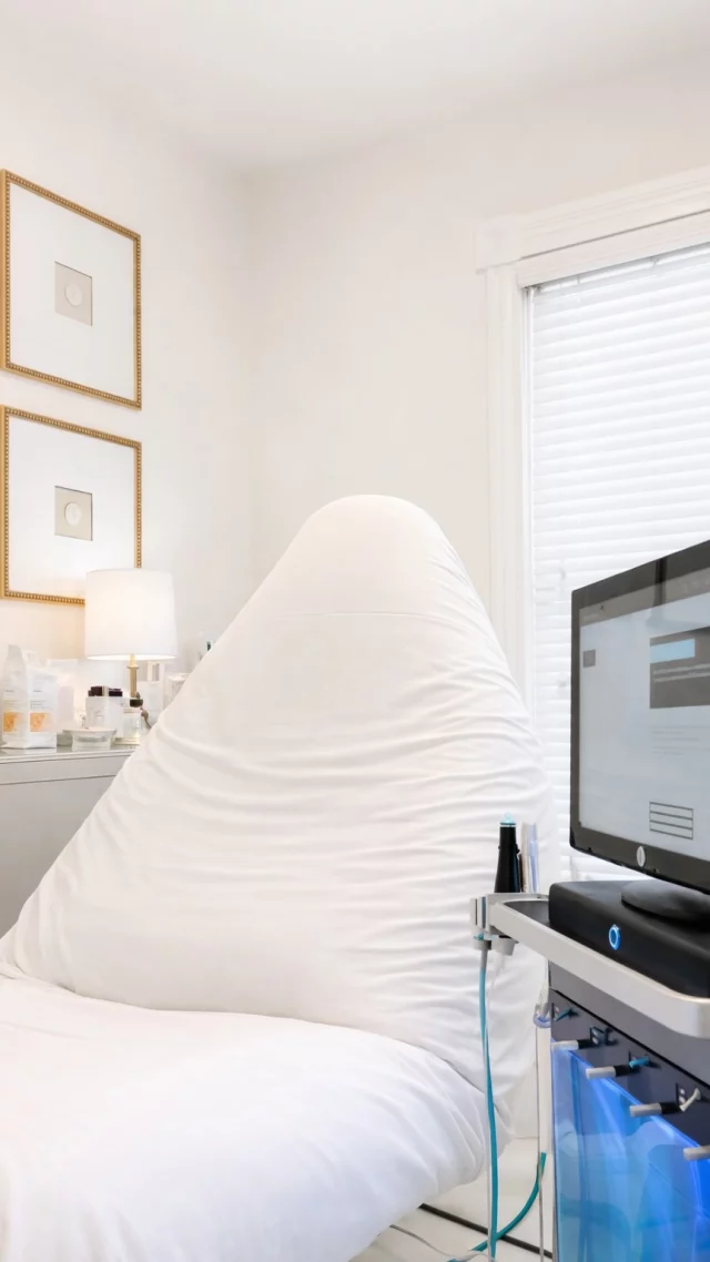 Perks of the job? Unlimited glow ✨ When your esthetician gives herself a HydraFacial, you know it’s a treatment we stand behind. Deep cleanse, hydration, instant results and no downtime.

If we do this for ourselves, imagine what it can do for you 😌
Book your HydraFacial at Dilworth Facial Plastics with Allie! 

professional facial treatment, esthetician facial routine, licensed esthetician skincare, in-studio facial treatment, professional skincare routine, esthetician performing facial, spa facial experience, medical grade skincare facial, esthetician approved facial, professional facial massage, luxury facial treatment, facial by licensed esthetician, skin treatment at spa, esthetician skincare techniques, clinical facial treatment, glowing skin facial treatment, facial treatment process, professional skincare services, Charlotte facial, Charlotte esthetician facial, facial treatment reel