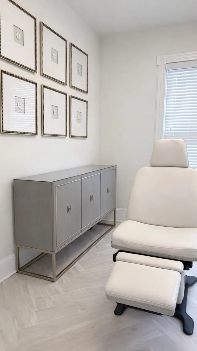 not all heroes wear capes… some carry syringes 💉
you’re welcome 💁🏼‍♀️
book with @morgan.plasticsnp before your next event 👀

Botox Charlotte NC, Dilworth Facial Plastics, Botox prep, cosmetic injector, aesthetic nurse, anti aging treatments, wrinkle prevention, Botox before and after, Charlotte med spa, facial aesthetics, injectable treatments, Botox routine, beauty treatments Charlotte, skincare and Botox, natural Botox results, med spa Charlotte NC, aesthetic content, cosmetic procedures, glow up treatments, preventative Botox